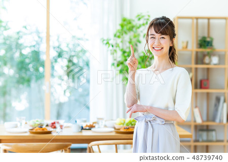 young woman      48739740