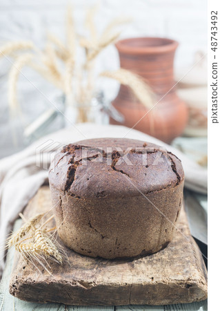 Round rye bread 48743492
