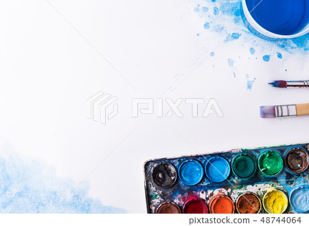 Eggs flat lay on a white background. Easter and spring composition. 48744064