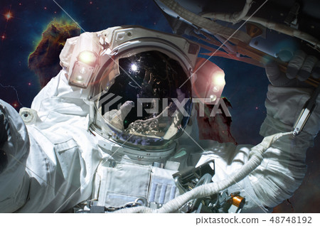 Asrtonaut in the space Asrtonaut in the space 48748192