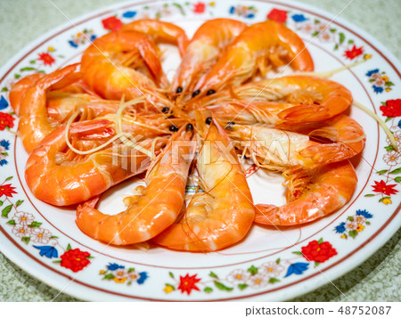 Fresh delicious prawns Fresh delicious prawns 48752087