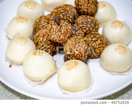 Asian food Steamed bun 48752639