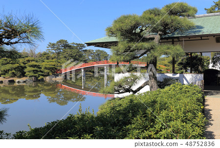 A view of the Natsuki Banjoen from the Marugame Art Museum side 48752836