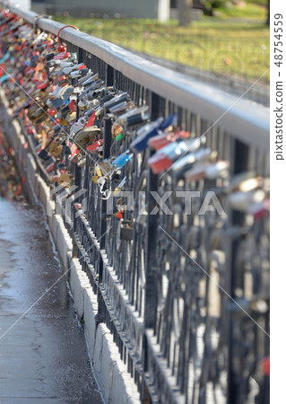 lovers bridge with locks 48754559