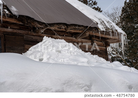 Farmers in heavy snowy areas 48754780