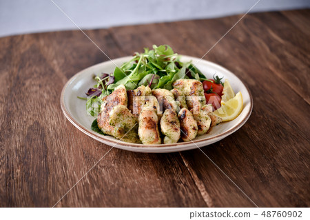 Seaweed salted garlic grilled with minced meat Seaweed salted garlic grilled with minced meat 48760902
