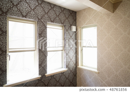 Western-style accent cross with makeup beams 48761856