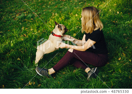 girl with pug 48765330