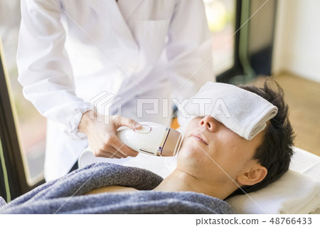 Aiming For A Good Boy With Whole Body Hair Loss Stock Photo