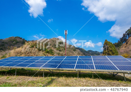 太陽能發電和藍天 太陽能發電和藍天 48767940