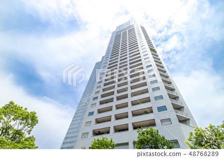 與塔公寓的都市風景 48768289