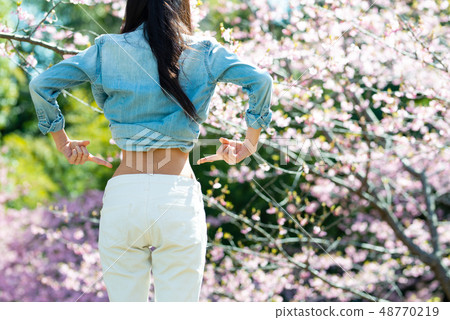 一個女人的背影 48770219