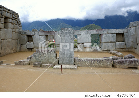 Machu Picchu寺廟的三個窗口 Machu Picchu寺廟的三個窗口 48770404