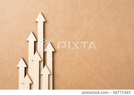 wooden arrow with leadership concept wooden arrow with leadership concept 48771485