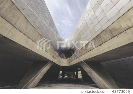Dongdaemun Design Plaza (DDP) Seoul by Zaha Hadid 48773009