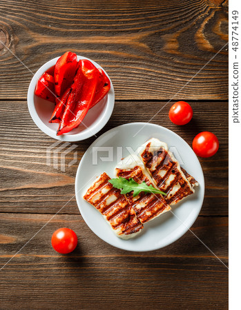 Halloumi grilled cheese 48774149