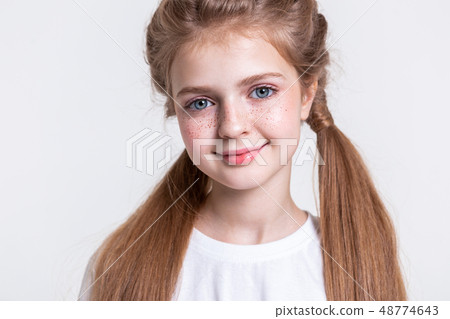 Pretty young long-haired model with deep blue eyes Pretty young long-haired model with deep blue eyes 48774643
