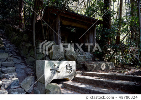 Nagamiji寺手工製作的碗旁邊的方法 48780324