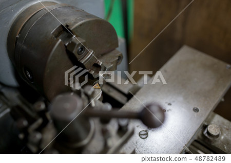 Parts processing with lathe 48782489