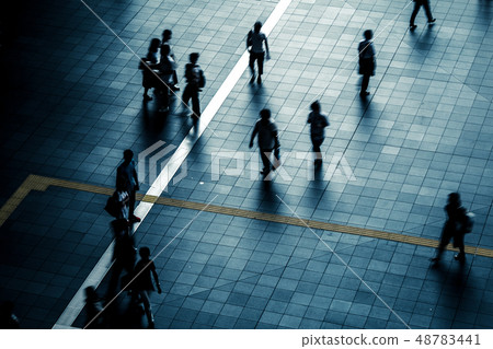 Silhouette of walking people 48783441