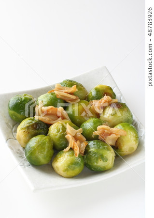 Stir-fried Brussels sprouts Stir-fried Brussels sprouts 48783926