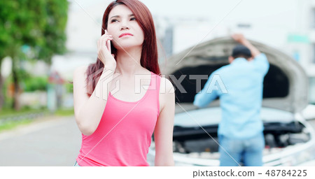 young couple call for road rescue 48784225