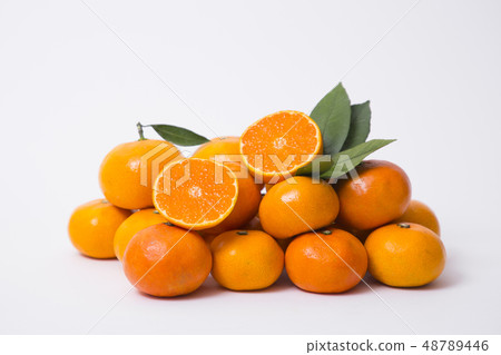 Collections of fresh Tangerines. tangerine slices, juice with leaves. Fruit composition. 017 48789446