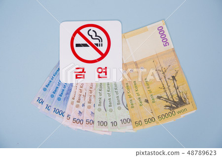 Household budget concept, home budget planning expenses and target money saving props photo 240 Household budget concept, home budget planning expenses and target money saving props photo 240 48789623