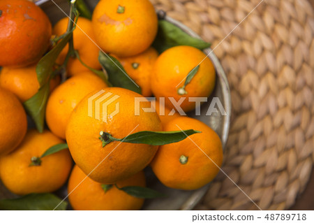 Collections of fresh Tangerines. tangerine slices, juice with leaves. Fruit composition. 120 48789718