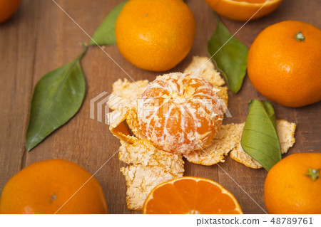 Collections of fresh Tangerines. tangerine slices, juice with leaves. Fruit composition. 039 Collections of fresh Tangerines. tangerine slices, juice with leaves. Fruit composition. 039 48789761