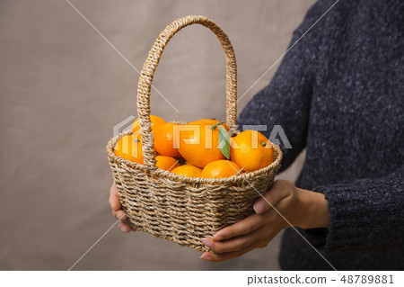 Collections of fresh Tangerines. tangerine slices, juice with leaves. Fruit composition. 025 Collections of fresh Tangerines. tangerine slices, juice with leaves. Fruit composition. 025 48789881