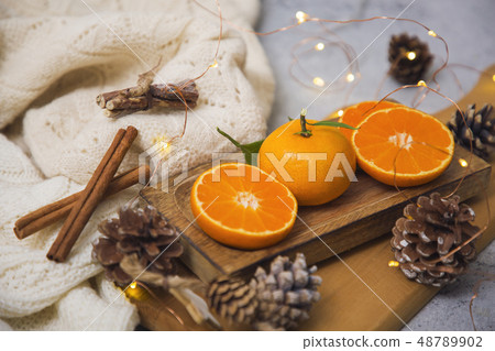 Collections of fresh Tangerines. tangerine slices, juice with leaves. Fruit composition. 048 48789902