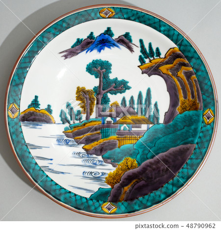 Kutani-yaki dishes (traditional pattern) traditional pattern / five colors Kutani-yaki dishes (traditional pattern) traditional pattern / five colors 48790962