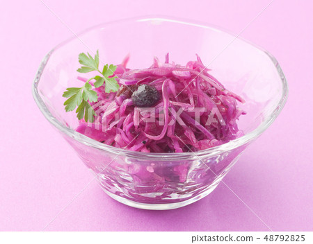 Red cabbage lape 48792825