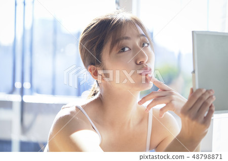 Female beauty image 48798871