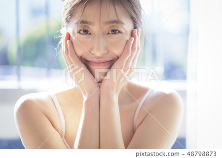 Female beauty image 48798873