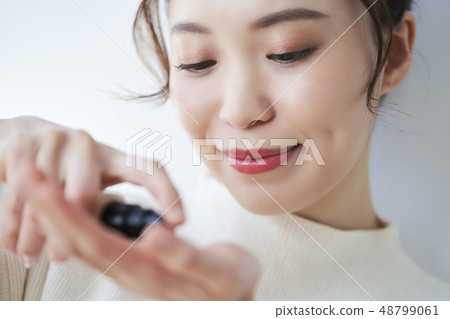 Female beauty image 48799061