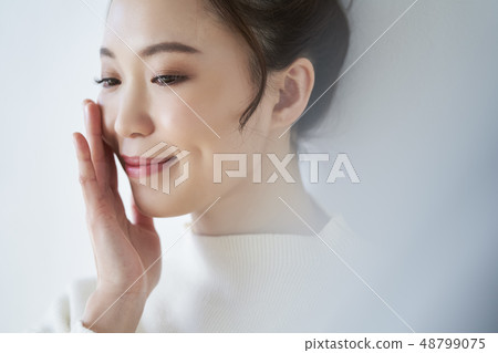 Female beauty image 48799075