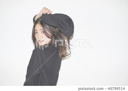 美麗的女人肖像休閒 美麗的女人肖像休閒 48799514