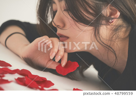 Beautiful woman portrait 48799559