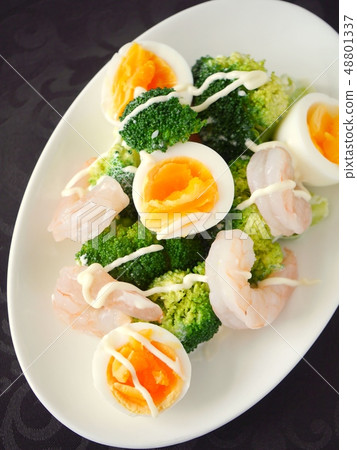 Shrimp and broccoli, boiled egg salad black background (high angle) 48801337