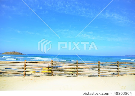 Blue sky and sandy beach 48803864