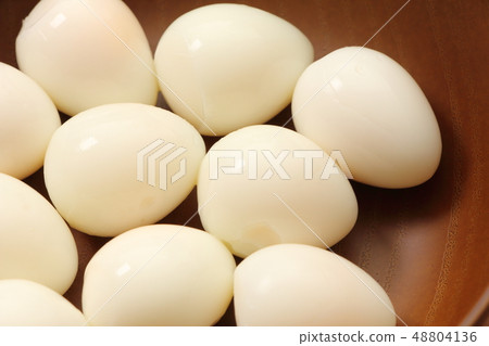 Quail egg. The shell is peeled off after boiling. 48804136