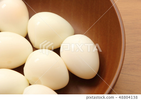 Quail egg. The shell is peeled off after boiling. 48804138