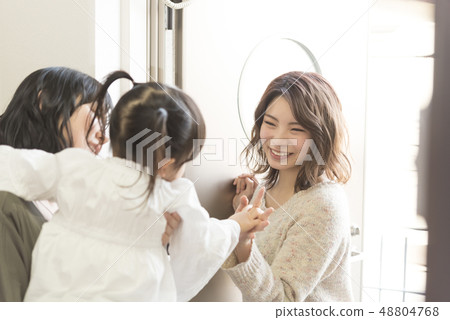 Day care center mama to leave reception visitor Day care center mama to leave reception visitor 48804768