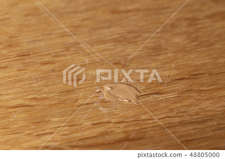 Immediately after melting the wood filling repair material 48805000