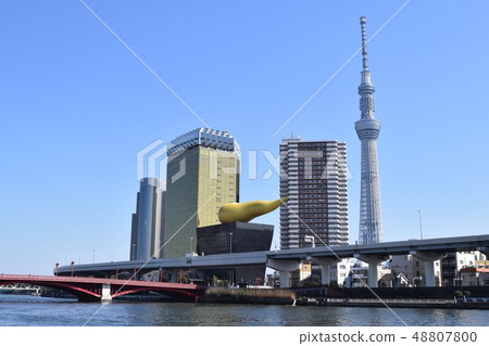 沿隅田川和Azumabashi的都市風景 沿隅田川和Azumabashi的都市風景 48807800