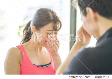 一個可愛的女人,實現了飲食的目標,並在私人教練面前哭泣 一個可愛的女人,實現了飲食的目標,並在私人教練面前哭泣 48809484