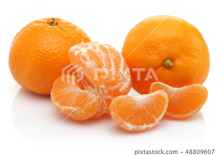 Whole and peeled mandarin fruits isolated Whole and peeled mandarin fruits isolated 48809607