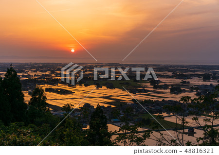從Funami城堡廢墟的日落 48816321